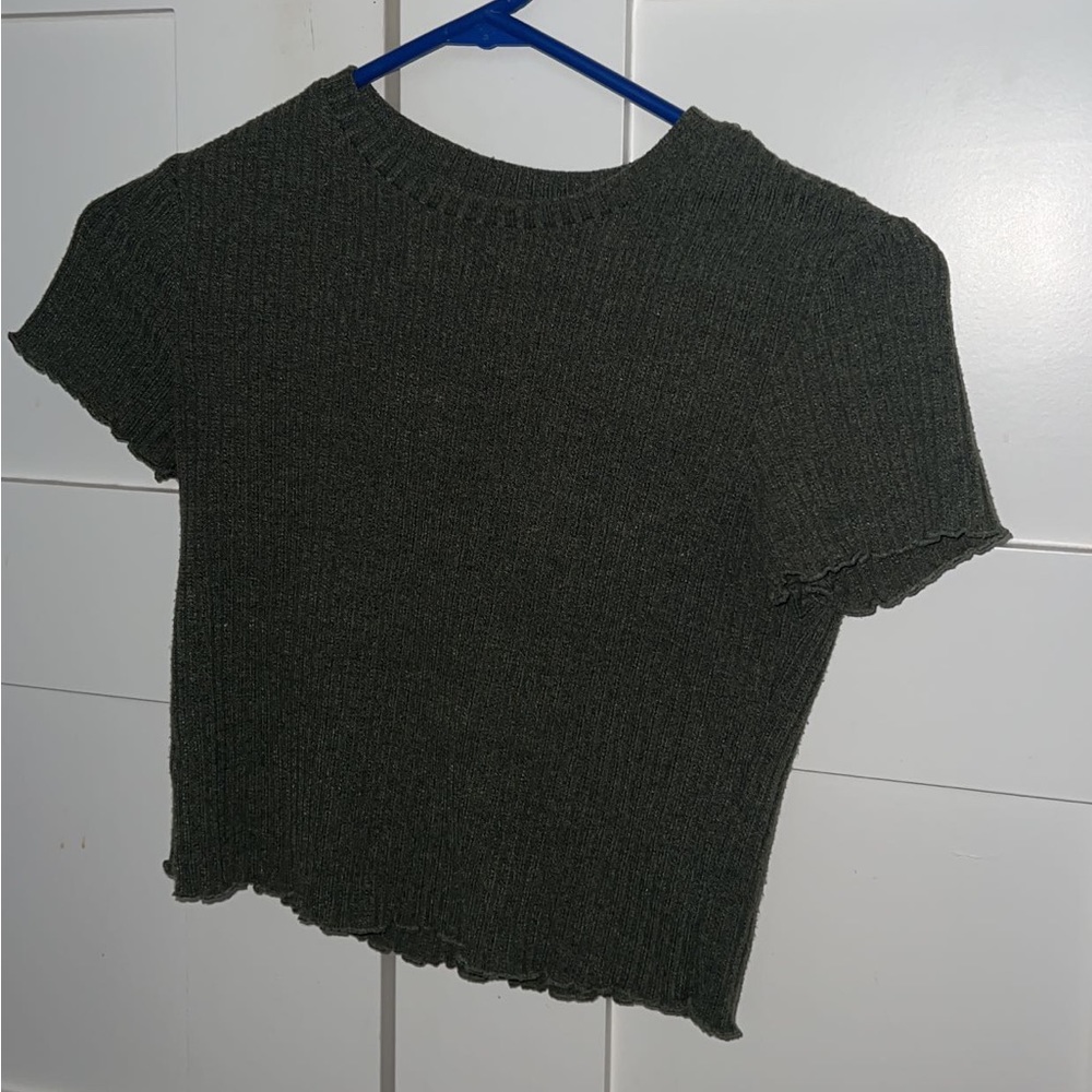 Green cropped short sleeve shirt